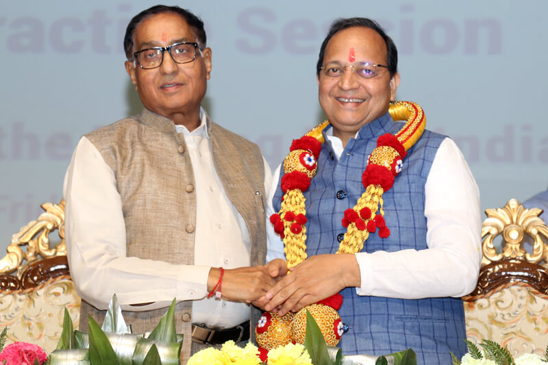 Shri Arun Singh with Suresh Jain at TMU