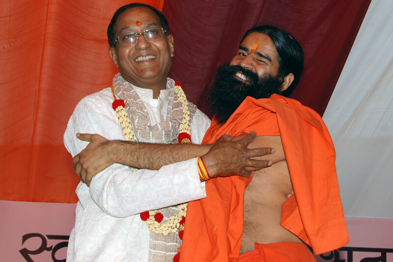 Ayurvedachariya Swami Ramdev with Suresh Jain at TMU